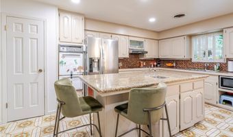 1820 Clare Dr, Alice, TX 78332