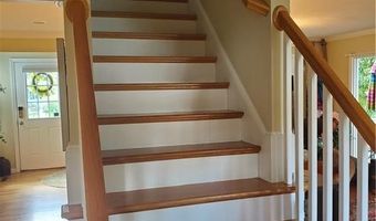 6 Streamview Dr, Cumberland, RI 02864