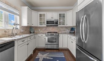 5 Lowndes St, Newport, RI 02840