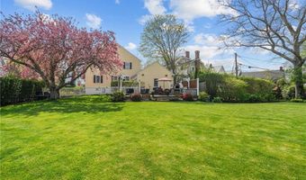 60 Ayrault St, Newport, RI 02840