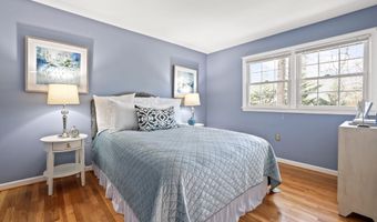 3808 WINTERSET Dr, Annandale, VA 22003
