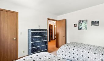 931 Perry Dr, Algonquin, IL 60102
