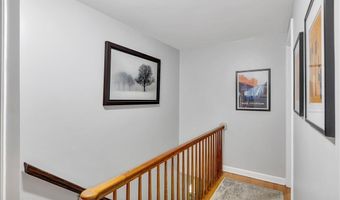 28 Loudon Pkwy, Albany, NY 12211