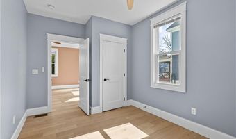 20 Summer St, Newport, RI 02840