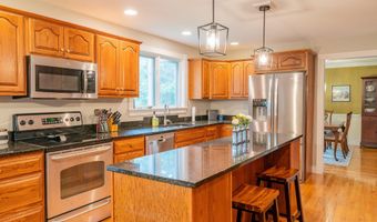 24 Surrey Ln, Falmouth, ME 04105