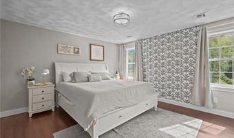 105 Amy Dr, Cranston, RI 02921