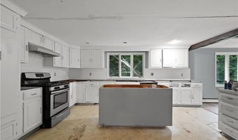 403 Commonwealth Ave, Warwick, RI 02886