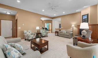 608 N Riverwood Cir, Brandon, SD 57005