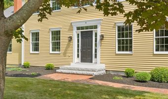 4 Victoria Ln, Falmouth, ME 04105