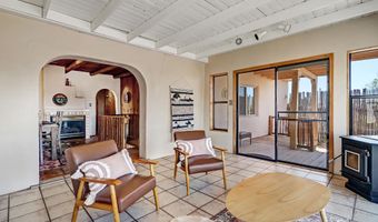 2 Latilla Ln, Arroyo Seco, NM 87514