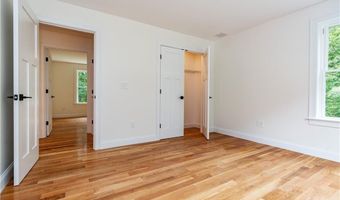 44 Saddlebrook Dr, Warwick, RI 02818