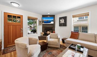 866 Blackberry Ln, Ashland, OR 97520