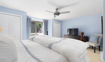 8 SCHOOL HOUSE Rd, Narragansett, RI 02882