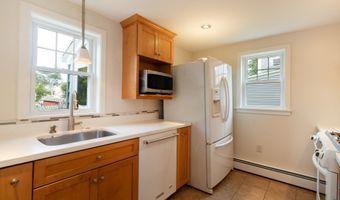 42 Waverly Rd, Branford, CT 06405