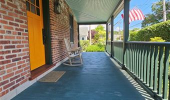 209 Coggeshall Ave, Newport, RI 02840