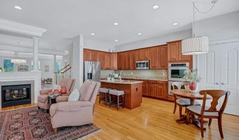 1857 POTOMAC GREENS Dr, Alexandria, VA 22314