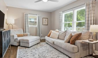 3839 Woodleaf Rd, Charlotte, NC 28205