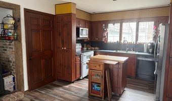 14 Lakeshore Dr, Belgrade, ME 04917
