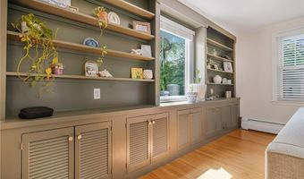 5 Indigo Rd, Barrington, RI 02806