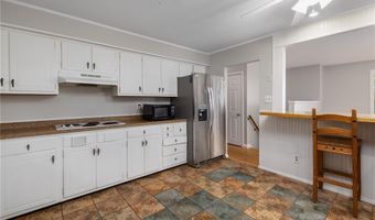 23 Algonquin Dr, Middletown, RI 02842