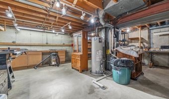 915 Carriage Dr, Algonquin, IL 60102