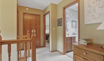 2202 Martin Crest Dr, Akron, OH 44312