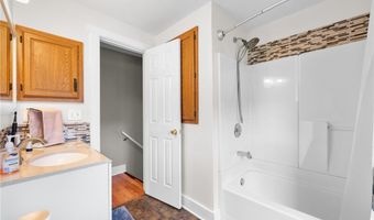 1280 Meadowview Ln, Amherst, OH 44001