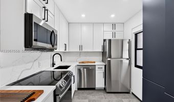 3301 N Country Club Dr 101, Aventura, FL 33180