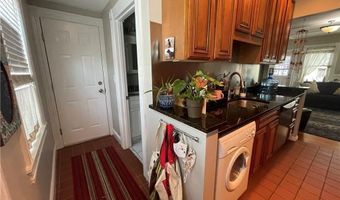 3 Bay View Ave 5, Bristol, RI 02809