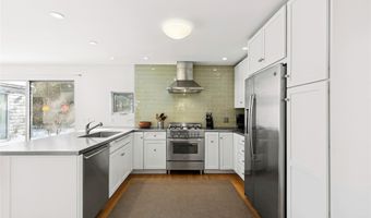 54 Gardiner Dr, Amagansett, NY 11930