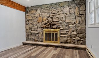 7 Hemlock Ln, Albany, NY 12208