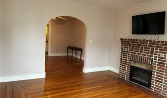 4 Walker St, Lincoln, RI 02865