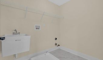 2 Potters Ct, Bayville, NJ 08721