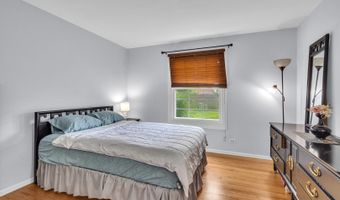 1911 Ozark Pkwy, Algonquin, IL 60102