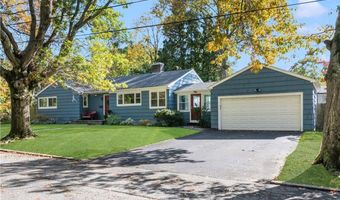 6 Conway Dr, Barrington, RI 02806