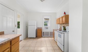 53 Warner St, Newport, RI 02840