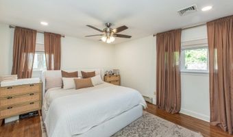 18 Evergreen Dr, Bayonne, NJ 07035