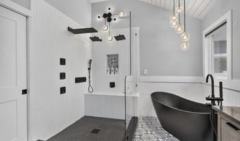 175 NE Stonewall Hts, Abingdon, VA 24210