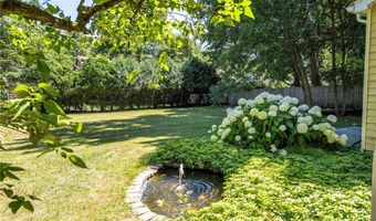 3 Carleton Ct, Amherst, NY 14221