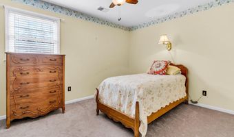 107 Jacks Ln, Bonneau, SC 29431