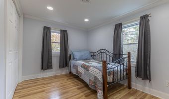 133 Howe St, Auburn, ME 04210