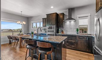 969 Camelot Dr, Ashland, OR 97520