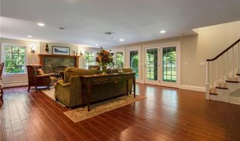25 Westfield Dr, East Greenwich, RI 02818