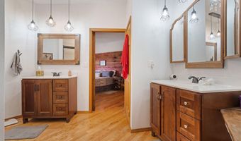 24352 State Hwy Ee, Aurora, MO 65605