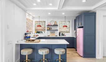 162 76th St, Avalon, NJ 08202