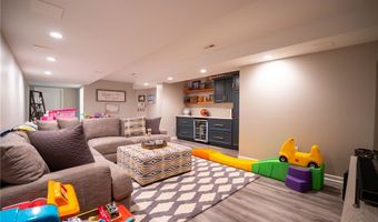 132 Boxelder Ln, Amherst, NY 14228
