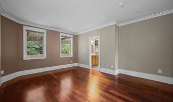 9715 SINGLETON Dr, Bethesda, MD 20817
