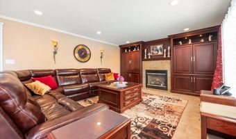 18 South Plz, Amity Harbor, NY 11701