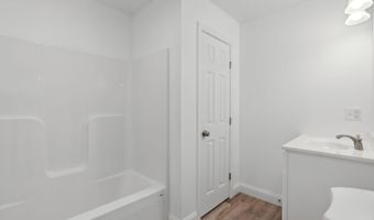 25 Village Cir, Augusta, ME 04330