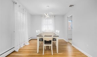 384 Valley Rd, Middletown, RI 02842